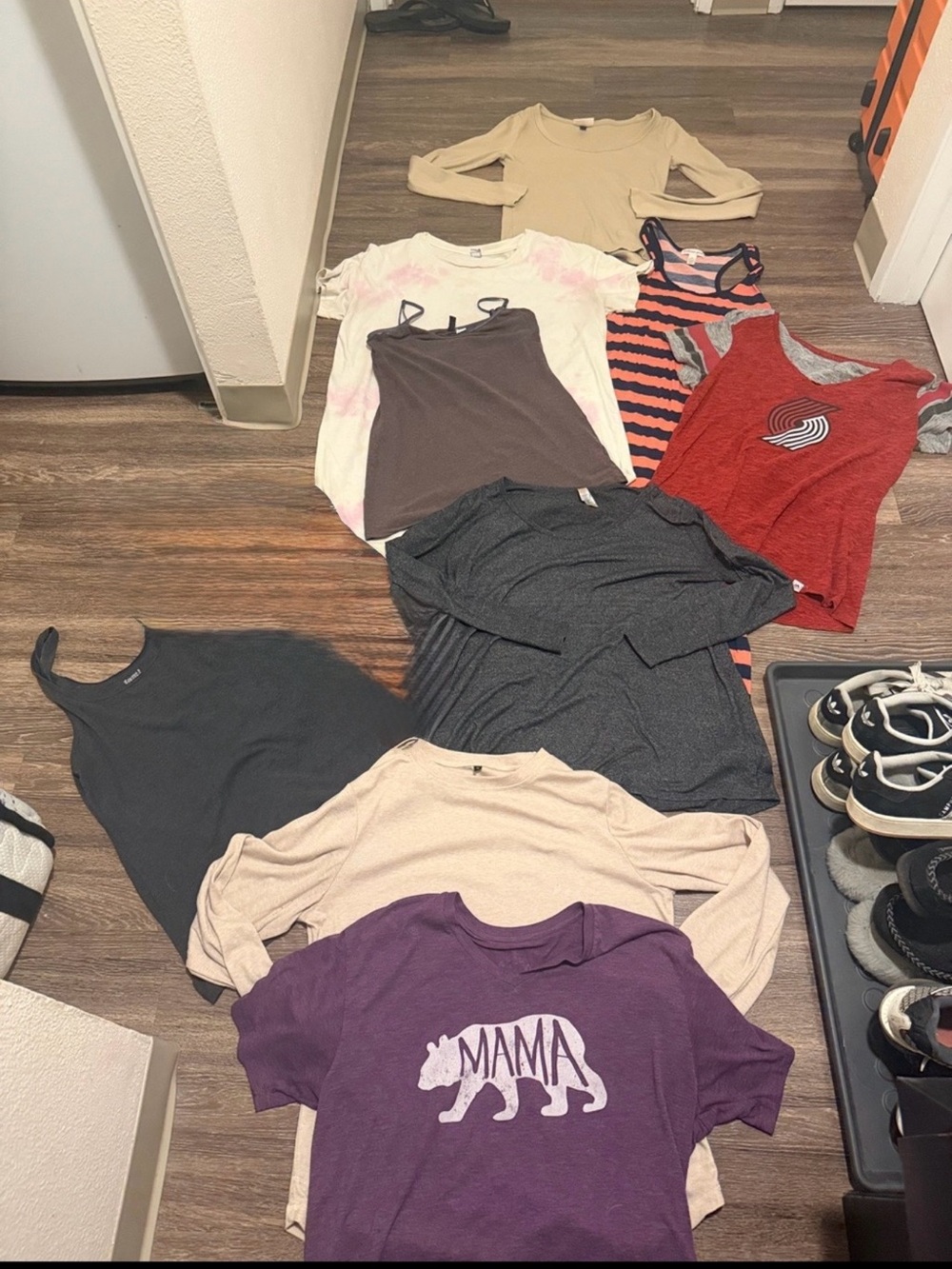 Women’s Size Large 9 Piece Bundle.